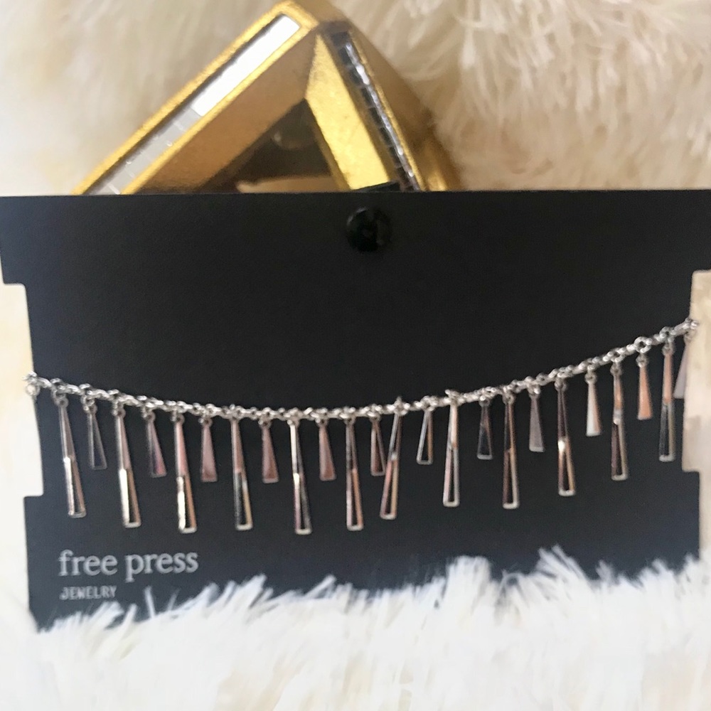 Cute dangling silver choker